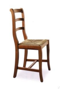 SEDIA MANTOVA  Sedia tradizionale in faggio color noce.Il sedile può essere in paglia ,in legno o imbottito